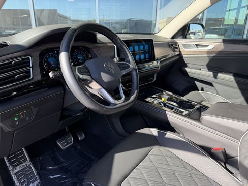 Used 2024 Volkswagen Atlas SEL Premium R-Line image 32