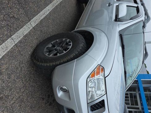 Used 2020 Nissan Frontier PRO-4X image 6