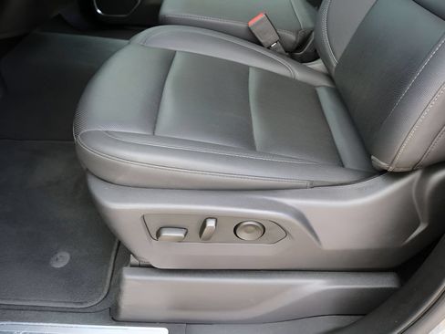 Used 2025 GMC Sierra 1500 SLT AWD/4WD image 13