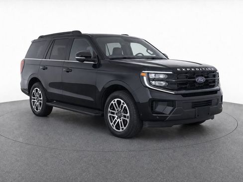 Used 2025 Ford Expedition Active AWD/4WD image 2