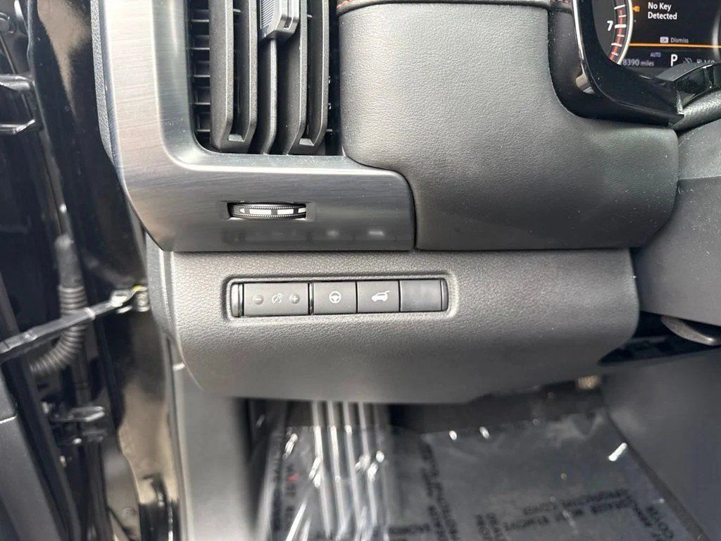 Used 2025 Nissan Pathfinder Rock Creek AWD/4WD image 22