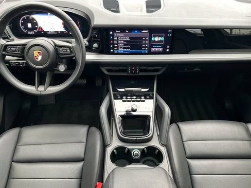 Used 2024 Porsche Cayenne AWD/4WD image 12