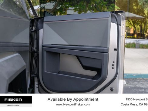 Used 2024 Tesla Cybertruck AWD Crew Cab image 27