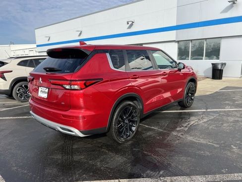 Used 2023 Mitsubishi Outlander SE image 9