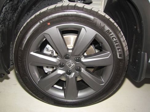 Certified 2025 Honda Pilot Sport image 24