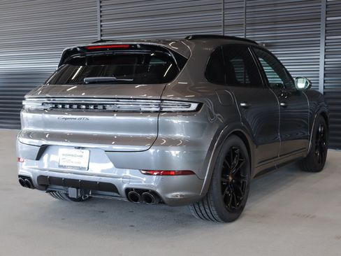 Certified 2025 Porsche Cayenne GTS AWD/4WD image 11