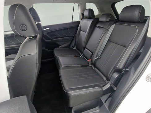 Used 2023 Volkswagen Tiguan SE image 23