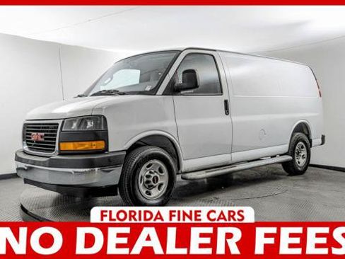 Used 2017 GMC Savana 2500 RWD image 1