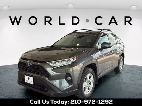 Used 2021 Toyota RAV4 XLE FWD image 10