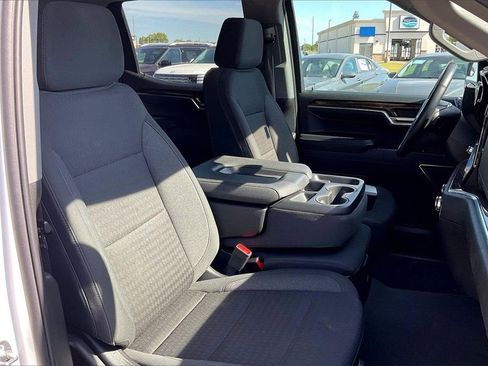 Used 2024 GMC Sierra 1500 SLE image 32