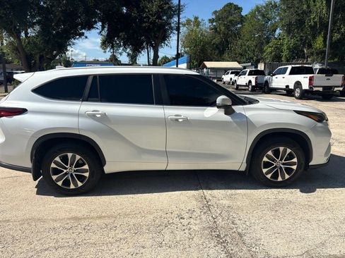 Used 2023 Toyota Highlander XLE AWD/4WD image 8