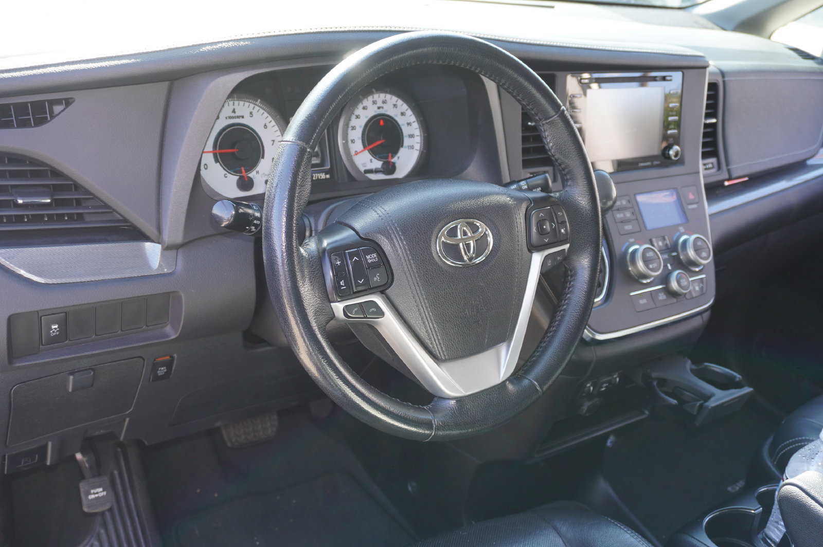 Certified 2019 Toyota Sienna SE FWD image 6