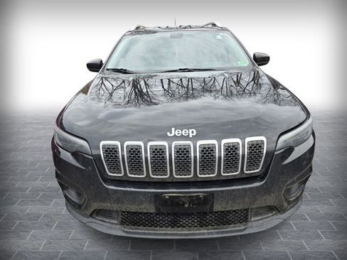 Used 2019 Jeep Cherokee Latitude Plus w/ Comfort/Convenience Group image 2