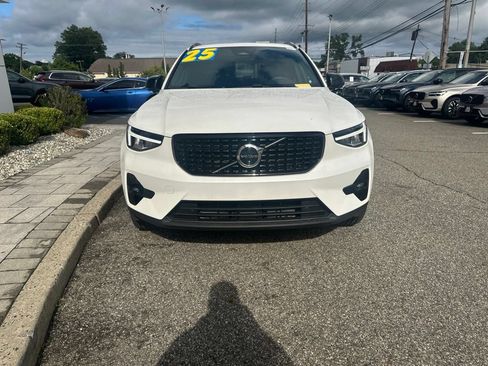 Used 2025 Volvo XC40 B5 Plus AWD/4WD image 9