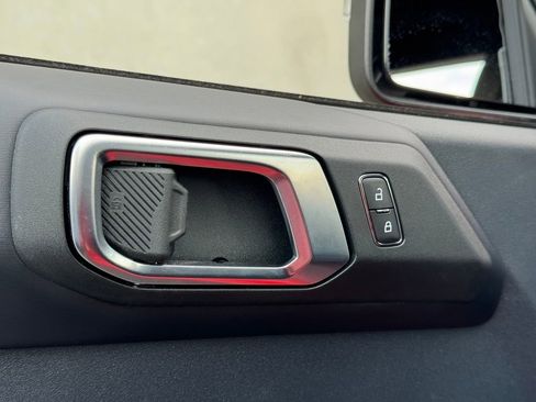 Used 2024 Ford Bronco Badlands image 13