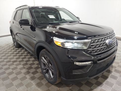 Used 2022 Ford Explorer XLT w/ XLT Sport Appearance Package AWD/4WD image 4