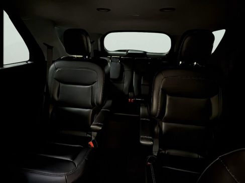 Used 2022 Ford Explorer XLT w/ Equipment Group 202A image 25