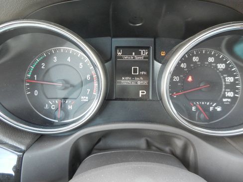 Used 2011 Jeep Grand Cherokee Laredo AWD/4WD image 5