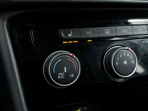 Used 2023 Volkswagen Taos SE image 25