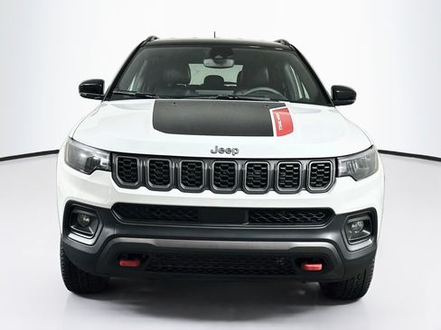 Used 2025 Jeep Compass Trailhawk AWD/4WD image 2