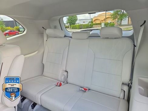 New 2026 Buick Enclave Avenir w/ Super Cruise Package FWD image 10