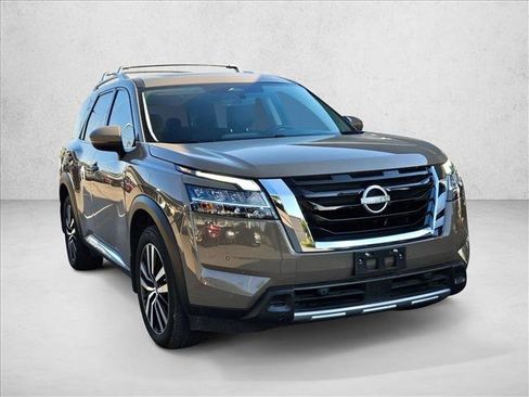Used 2024 Nissan Pathfinder Platinum w/ Cargo Package image 3