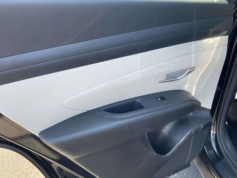 Certified 2025 Hyundai Tucson SE FWD image 11