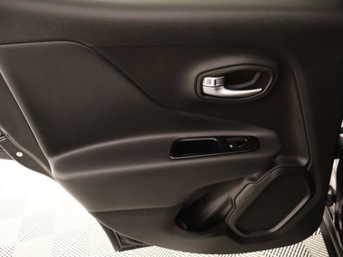 Used 2022 Jeep Renegade Trailhawk AWD/4WD image 18