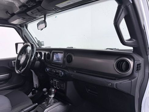 Used 2021 Jeep Gladiator Sport image 25