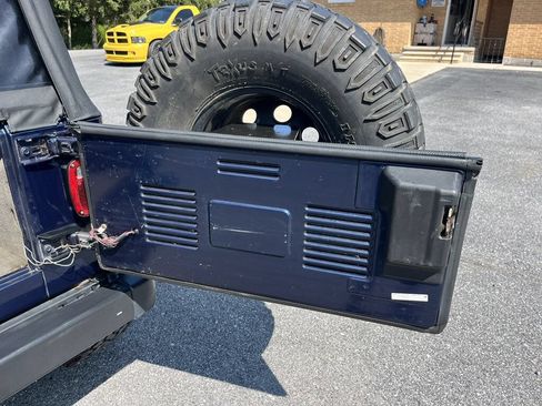 Used 2004 Jeep Wrangler X w/ Wheel Plus Group AWD/4WD image 39