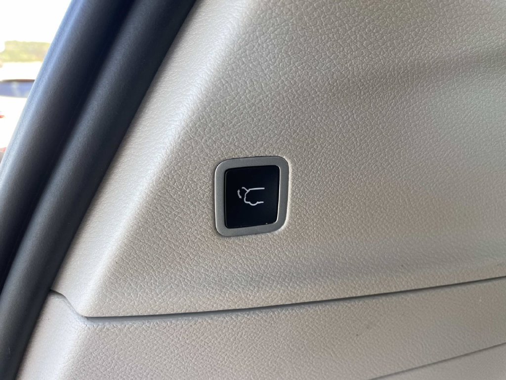 Used 2024 Chrysler Pacifica Touring-L FWD image 21