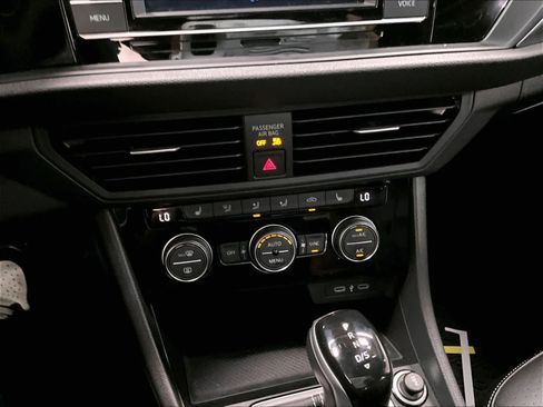 Used 2024 Volkswagen Jetta SE w/ Panoramic Sunroof Package FWD image 37