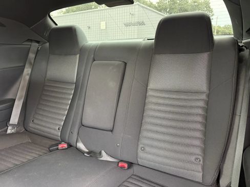 Used 2014 Dodge Challenger R/T RWD image 9