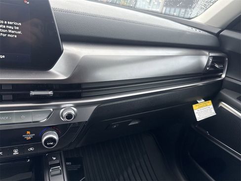 New 2025 Kia Telluride S image 12