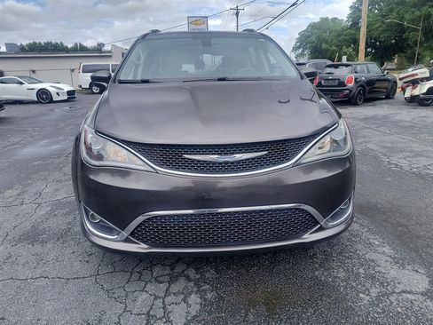Used 2018 Chrysler Pacifica Touring-L Plus FWD image 8