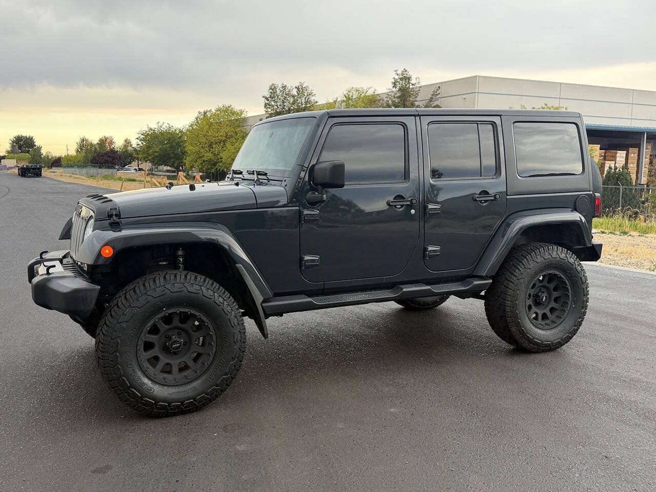 Used 2018 Jeep Wrangler Unlimited Sahara w/ Connectivity Group AWD/4WD image 7