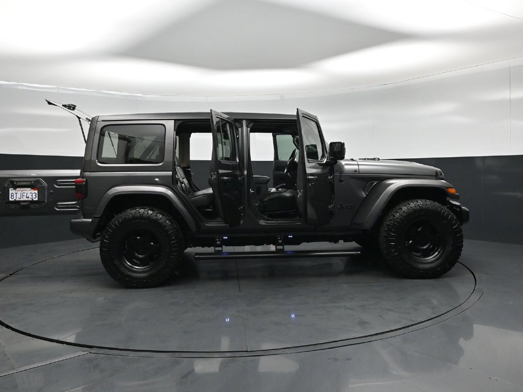 Used 2020 Jeep Wrangler Unlimited Sahara AWD/4WD image 4