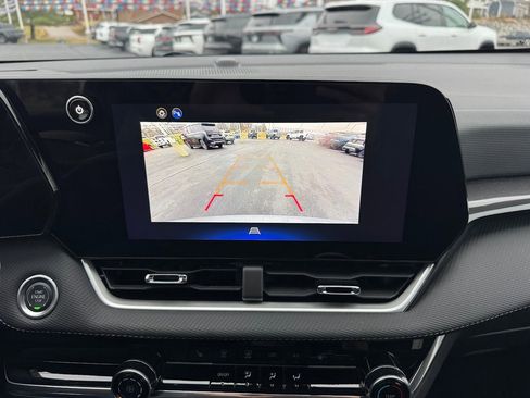 Used 2025 Chevrolet Equinox LT image 12