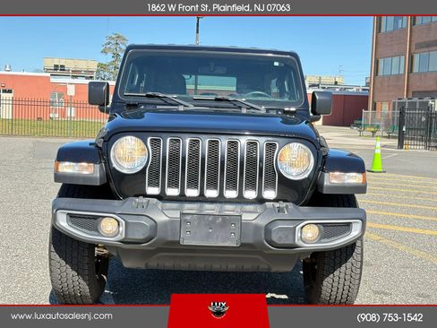 Used 2018 Jeep Wrangler Unlimited Sahara w/ Dual Top Group AWD/4WD image 3