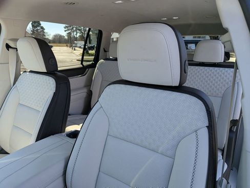 Used 2025 GMC Acadia Denali w/ LPO, Floor Liner Package FWD image 14