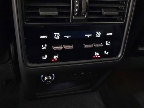Used 2024 Porsche Cayenne AWD/4WD image 41