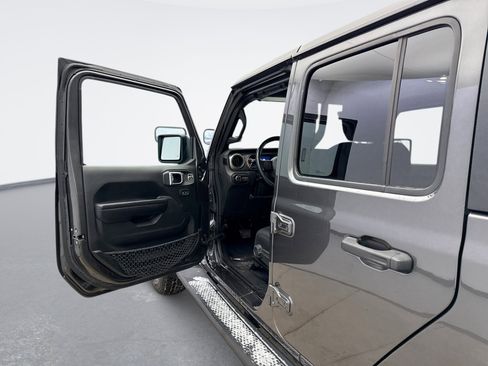 Used 2021 Jeep Gladiator Sport image 9