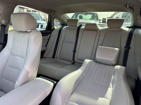 Used 2018 Honda Accord Touring image 30