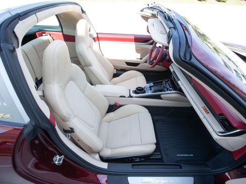 Used 2021 Porsche 911 AWD/4WD image 32