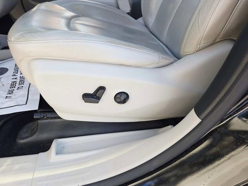 Used 2017 Chrysler Pacifica Touring-L Plus image 37