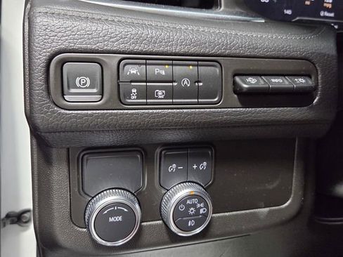 Used 2024 GMC Yukon XL Denali RWD image 31