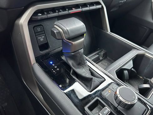 Used 2024 Toyota Tundra Limited AWD/4WD image 27