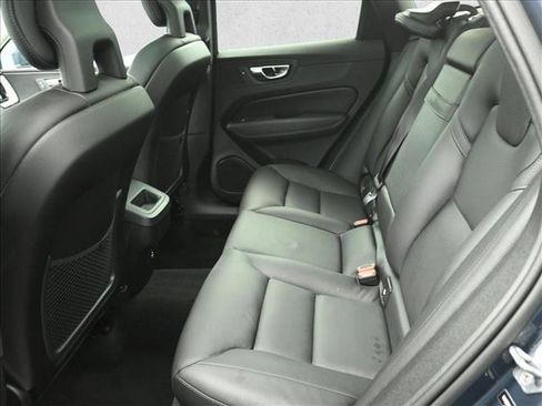 Used 2018 Volvo XC60 T5 Momentum w/ Convenience Package image 20
