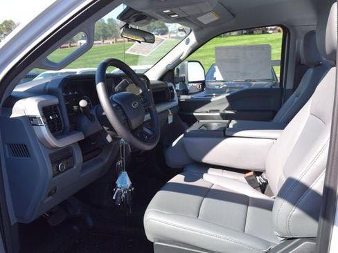 New 2026 Ford F250 XL w/ XL Chrome Package image 5