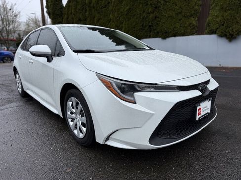 Certified 2022 Toyota Corolla LE image 2